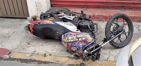 Muere Motociclista Al Chocar Con Auto Observaron Casco Mal Colocado Noticias Diario De Morelos