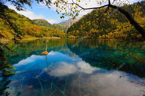 Forest And Lake Landscape Of China Jiuzhaigou — Stock Photo © Raywoo