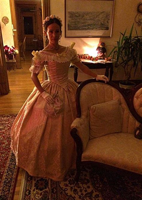 This lovely civil war ball gown brings to life the crinoline era, or early victorian period. 1860's Ballgown | Historische kleidung, Kleidung, Kleider