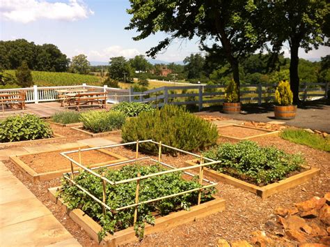 These idyllic kitchen gardens combine beauty and practicality to create a wonderfully productive garden. The Kitchen Garden -- An Ode to Cooks and non-Cooks Alike ...