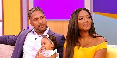 rhoa kenya moore officially files to divorce marc daly