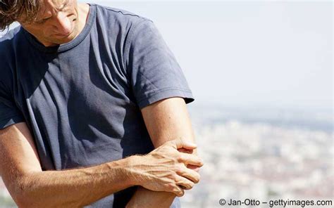 The earliest symptoms are often subtle problems with mood or mental abilities. Chorea Huntington - Symptome, Ursachen & Behandlung ...
