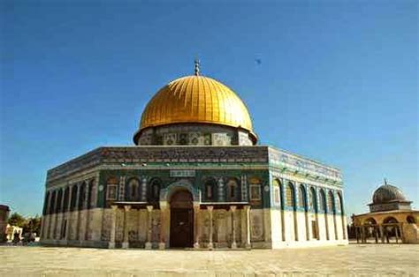 Kondisi masjidil aqsa pasca penyerangan polisi israel, jumat malam (7/5/2021). Yang Perlu Anda Tahu dari Masjidil Aqsa ! ~ Berbagi Kebaikan