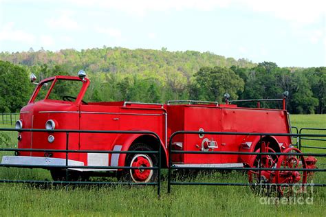 The Old Red Fire Engine Photograph By Kathy White Pixels