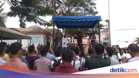 12 Terpidana Mesum Di Aceh Dihukum Dicambuk