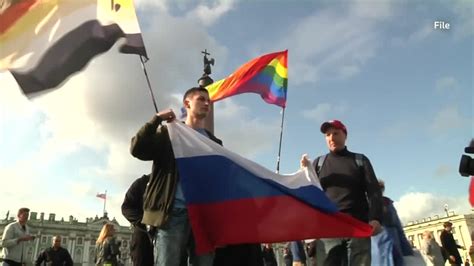 russia passes law banning lgbt propaganda