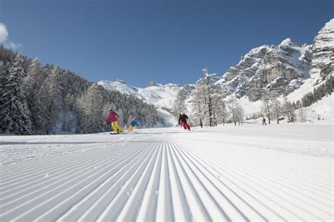 In oostenrijk zijn steeds meer dorpen geïsoleerd van de buitenwereld door de uitzonderlijke sneeuwval. Wintersport in Stubai: Moeiteloos, veelzijdig en compleet