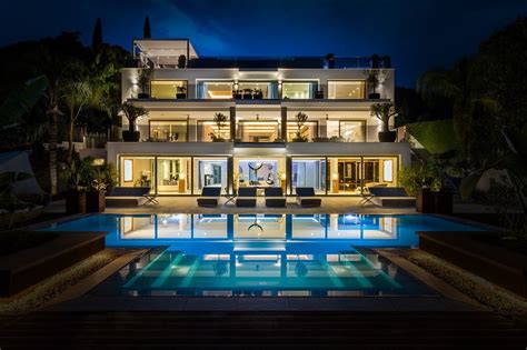 The Luxurious Marketplace Redefined Experience Craigslist For The Rich