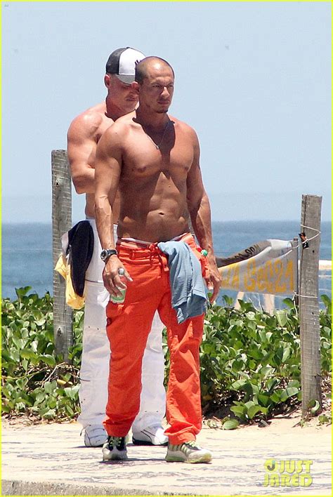 Gma S Sam Champion Continues Shirtless Honeymoon Photo Shirtless Pictures Just Jared