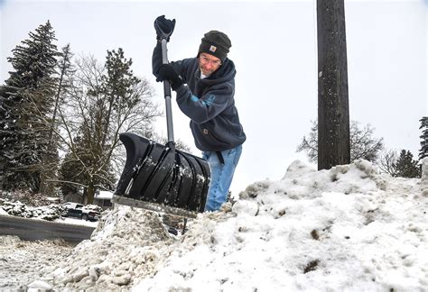 Snowstorm Closes Schools In Outlying Areas Spokane Plows Out In Force