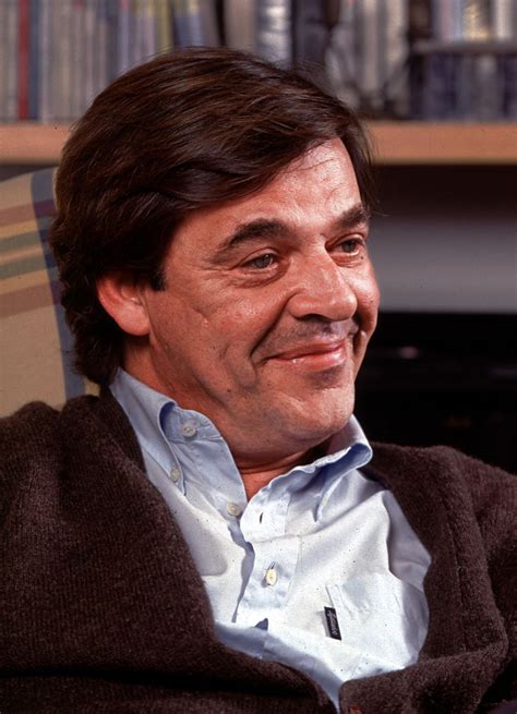 Filho da poetisa portuguesa, sophia mello breyner e do advogado franscisco sousa tavares. Miguel Sousa Tavares ESTREIA-SE ESTA NOITE no Jornal das 8 ...