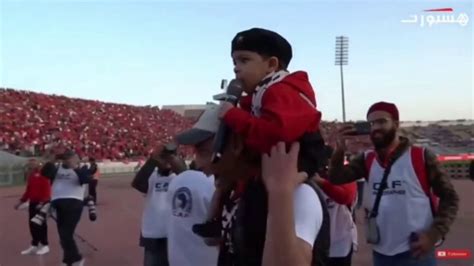 Ultras winners with nice choreography. WYDAD CASABLANCA ULTRAS | LITTLE BOY LEADS WHOLE STADIUM ...