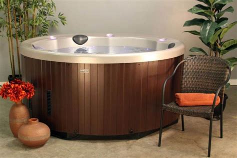 Choosing The Best Round Hot Tub Round Hot Tub Hot Tub Hot Tub Backyard