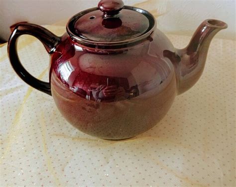 Brown Betty Classic Brown Lustre Teapot Made By Psi Of England Holds 1