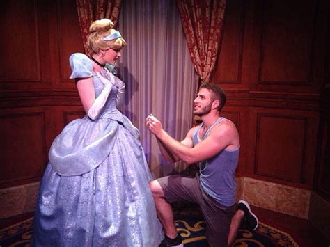 Hilarious Guy Proposes To All Of The Princesses At Disney World