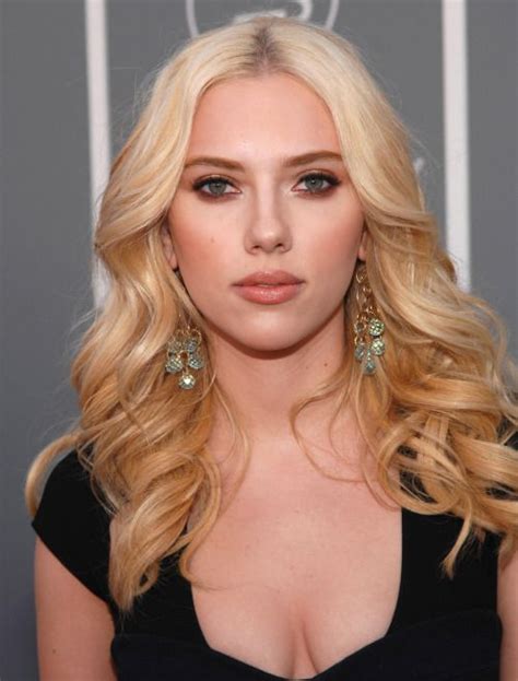 Scarlett looks particularly ravishing in this black top that complements her short and red hair. Scarlett Johansson | Scarlett johansson, Hair styles ...