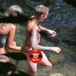 Pillan también a Justin Bieber bañándose completamente desnudo durante