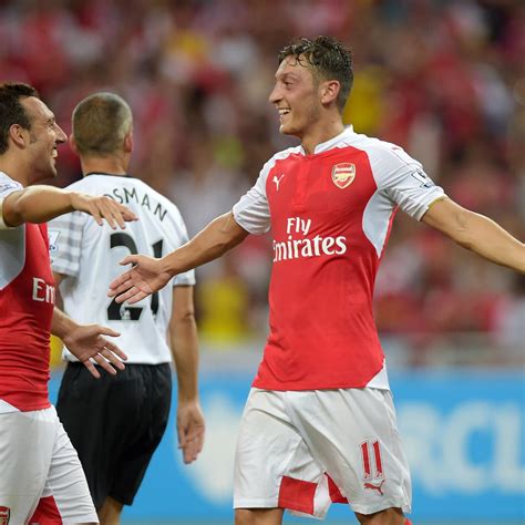 Mesut Ozil Injury Updates On Arsenal Stars Knee And Return News
