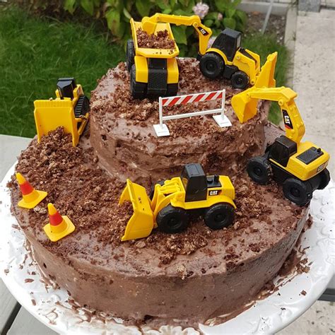 Einen kleinen bunten kuchen, auf dem eine große 2 steht, sollten sie für den kindergeburtstag auf jeden fall backen. Backen: Geburtstagskuchen und -torten (zum Dranhaengen ...