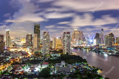 Vista Aérea Do Horizonte Da Cidade De Bangkok Durante A Noite E Arranha