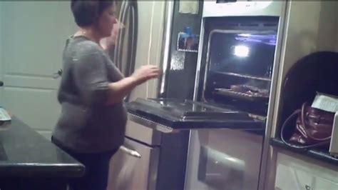 Mom Overjoyed After Understanding Bun In The Oven Joke Means Daughter Is Pregnant Abc7 Los