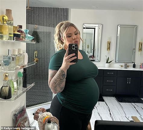Pregnant Kailyn Lowry Shows Off The Evolution Of Her Twin Bump Newsfeeds