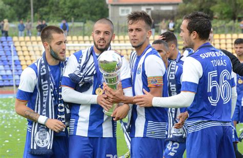 Fc porto is an internaitionally laudit team, wi a naitional record o sax internaitional titles, becomin european an warld champions twice each in the 1987 an 2004 saisons. FC Porto on Twitter: "FC Porto B: #ledmanligapro Champions ...