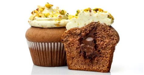 Line 36 muffin cups with paper liners.in a large bowl, mix together the flour, sugar, cocoa, baking soda and 1 teaspoon salt. How to Make Cream Filled Cupcakes
