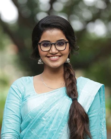 actress anupama parameswaran hot looking face with glasses anupama parameshwaran hd phone