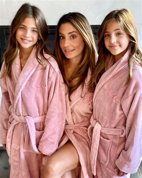 Most Beautiful Twins In The World Pose With Lookalike Mum In