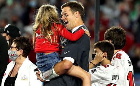 Facebook documentary series 'tom vs time' follows tom brady's career with the new england patriots after he turns 40. Tom Brady's Reaction When He Sees His Kids After Winning ...