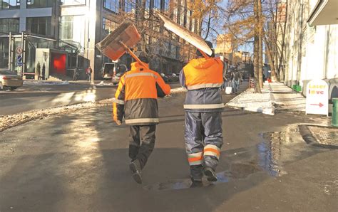 Можно ведь написать, в москве прошёл первый апрельский. Москвичи просят убирать снег потише и попозже. Новости ...