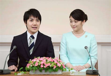 Japans Princess Mako Marries Non Royal Sweetheart Kei Komuro