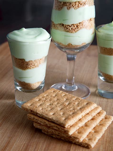 Christmas may not be complete without the traditional christmas cake, but it can sometimes be a little too heavy to enjoy after that oh so indulgent christmas feast. Shamrock Dessert Shooters | Brownie Bites Blog