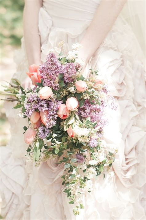 12 Absolutely Gorgeous Cascading Wedding Bouquets