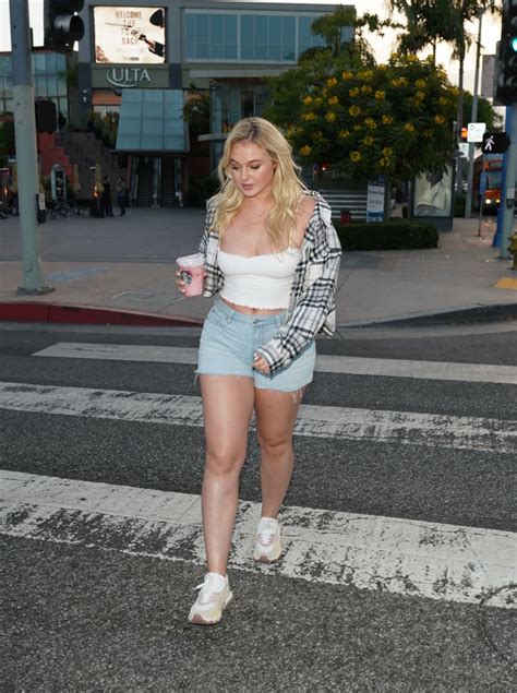 Iskra Lawrence Sexy Cleavage Hot Celebs Home