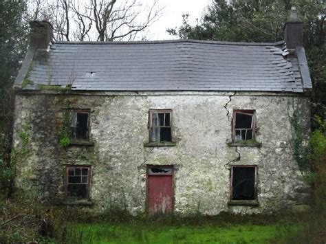 Deserted House In Killarney Ireland Cottages Uk Scottish Cottages Abandoned Mansions