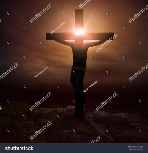 Jesus Hanging On Cross Glowing Crown库存照片290338958 Shutterstock