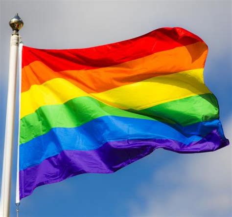 Op verschillende plaatsen in de wereld en in belgië wordt de regenboogvlag gehesen, hét symbool voor de. Persbericht: Vlaams Parlement hijst de regenboogvlag op 17 ...