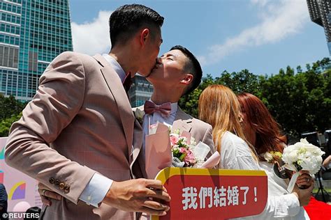 Taiwan Hosts Asias First Ever Legal Gay Marriage As A Dozen Same Sex Couples Proudly Say I Do