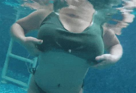 Flashing Boobs Underwater GIF