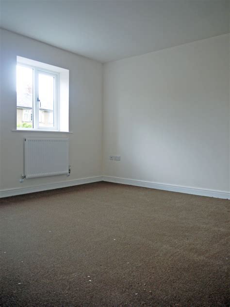 Looking for three bedroom houses to rent in slough? Three Bedroom Detached to Rent