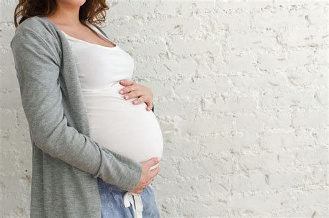 Wassereinlagerungen Schwangerschaft: Ursachen & Tipps | BRIGITTE.de