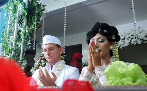 Kisah Bule Yang Nikah Dengan Warga Lokal Indonesia