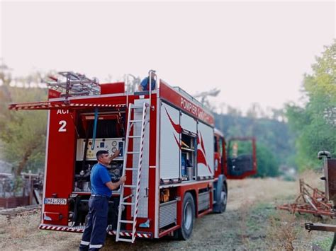 Foto Pompierii Moldoveni Lupt Cu Fl C Rile Din Grecia Sting Focare Ascunse I Defri Eaz