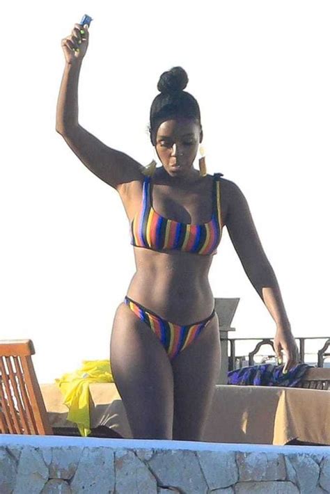 Sexy Janelle Monáe Boobs Pictures That Will Make Your Heart Pound For Her The Viraler