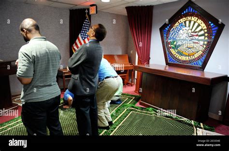 Muslim Pentagon Employees Pray In The Non Denominational Memorial