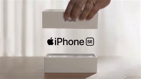 Unboxing Minimal Per Iphone Se Nella Pubblicità Apple Iphone Italia