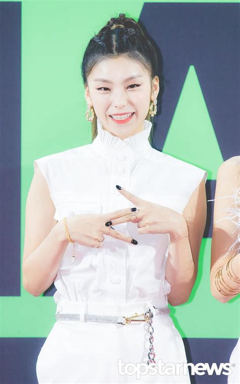 약한 직업을 키워야 하는 재미가 있지! HD포토 있지(ITZY) 예지, '화사한 미소' (2019 MMA) - 최규석 기자 ...