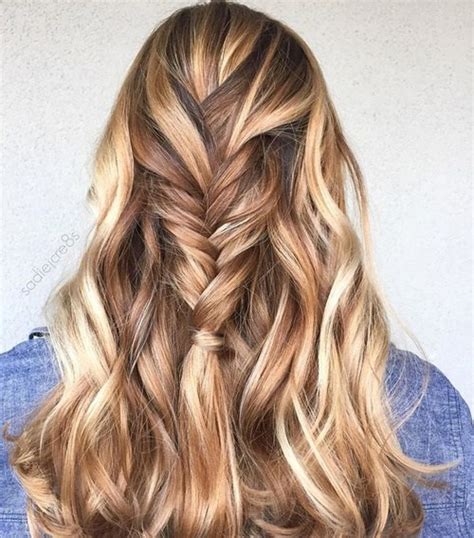 Following is a look at this gorgeous combo. Medium Length Hair Highlights With Caramel Color